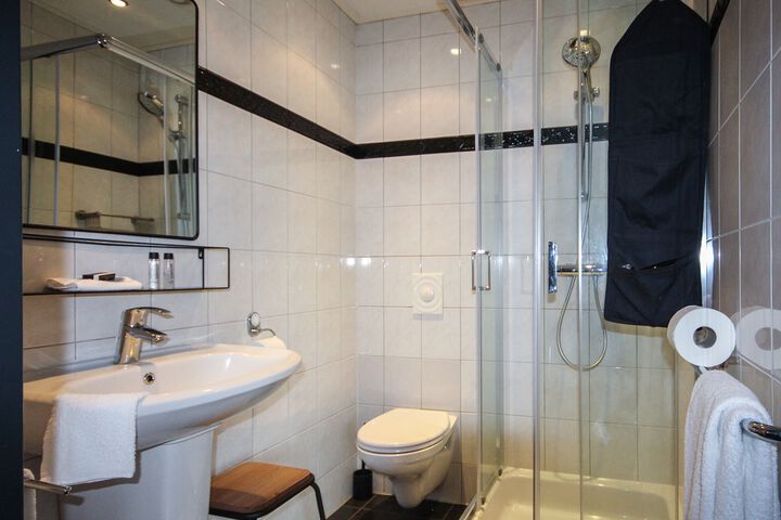 Room 2 of 35