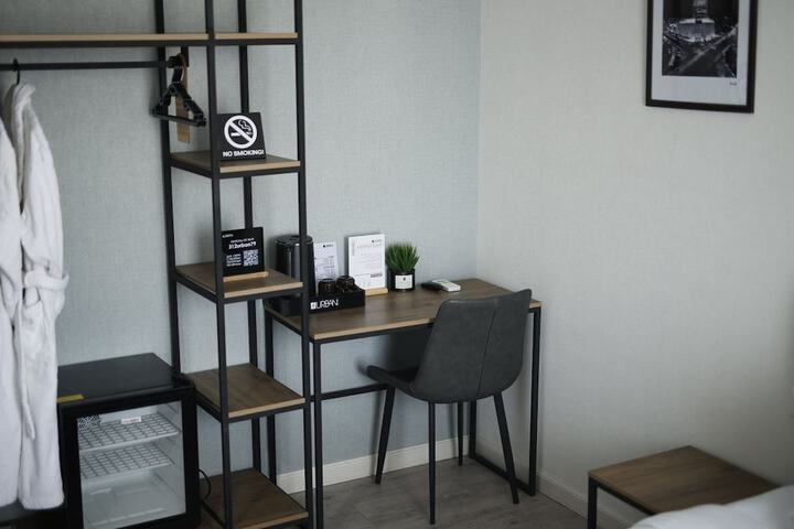 Room 10 of 33