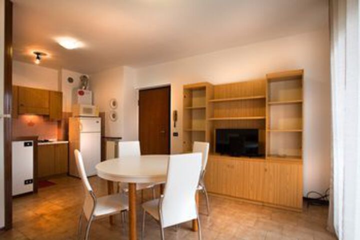 Room 12 of 15