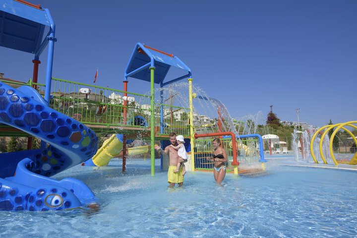 Hotel Pool