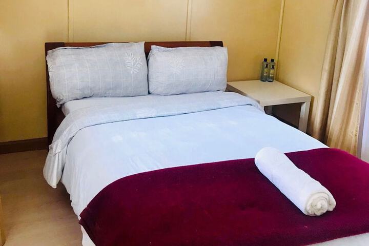Room 4 of 9