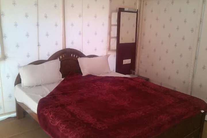 Room 9 of 32