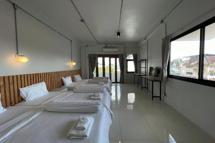 Room 21 of 77