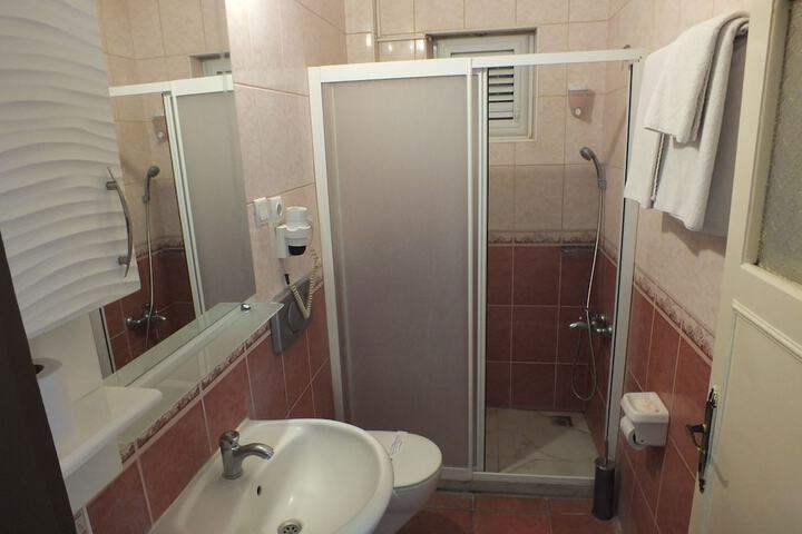 Room 12 of 23