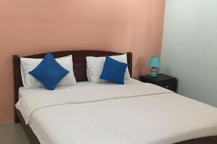 Room 9 of 37