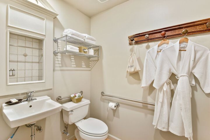 Room 21 of 43