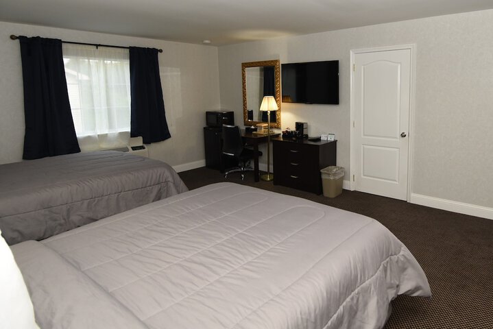 2 Queen Beds (5 of 18)