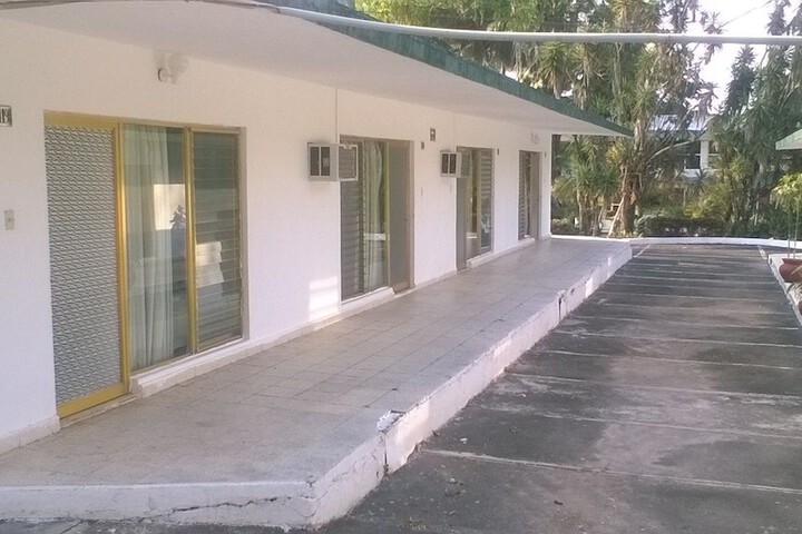 Hotel Exterior 54 of 57