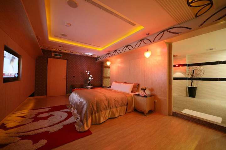 Room 15 of 49