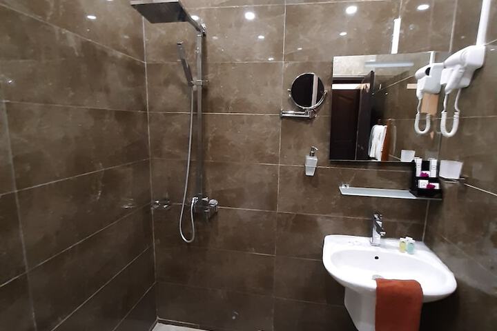 Room 40 of 103