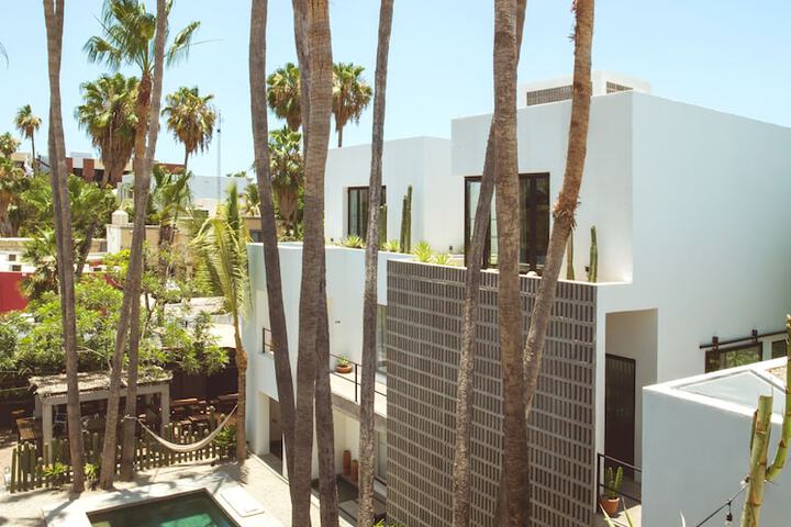 Hotel Exterior 63 of 80