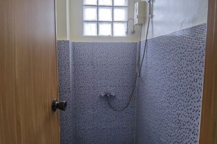 Room 12 of 18