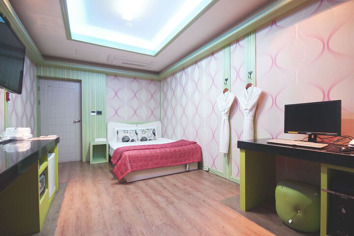 Room 20 of 25