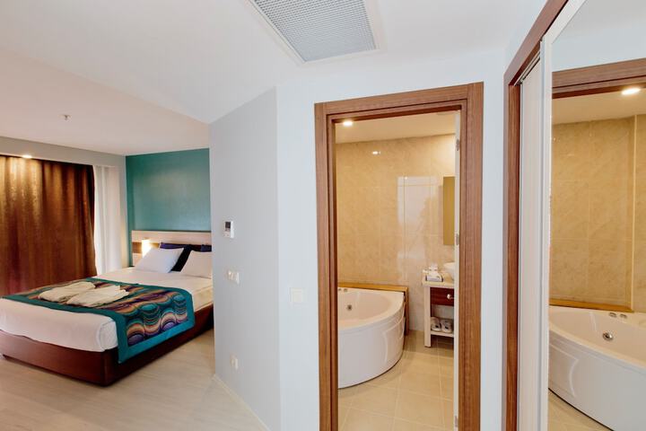 Room 3 of 67