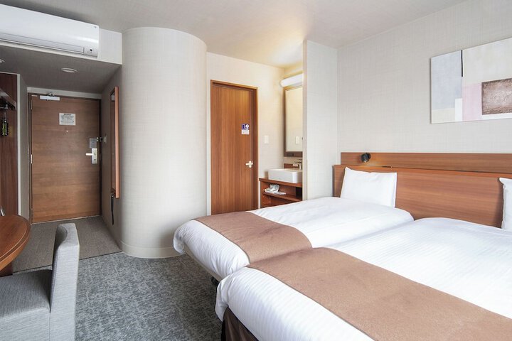 Room 30 of 172