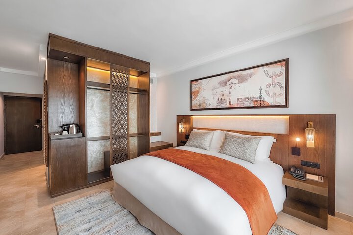 Room 4 of 114