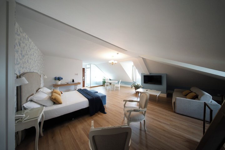 Room 30 of 46