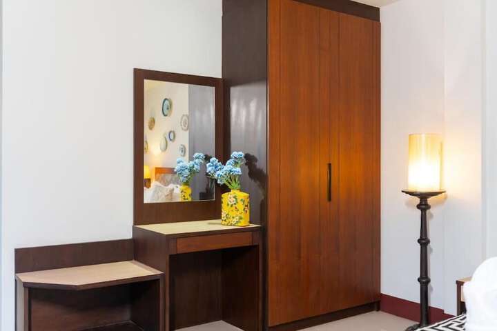 Room 4 of 10