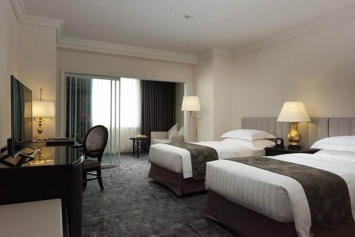 Room 13 of 21
