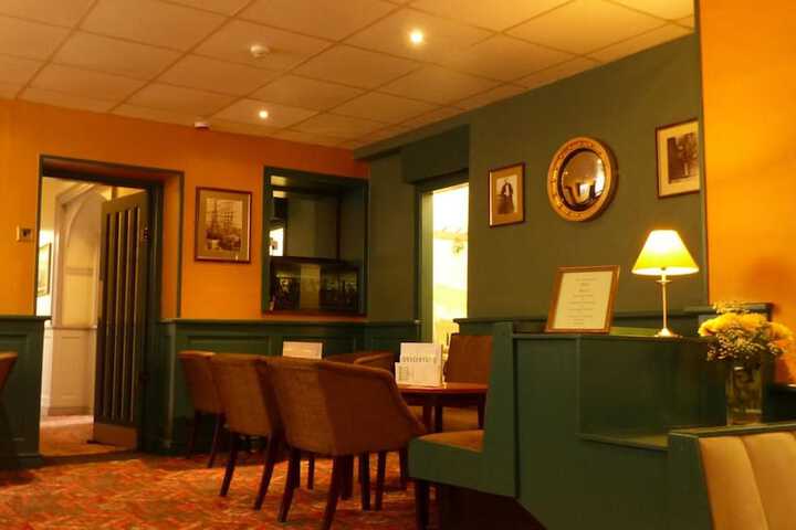 Lounge 39 of 47