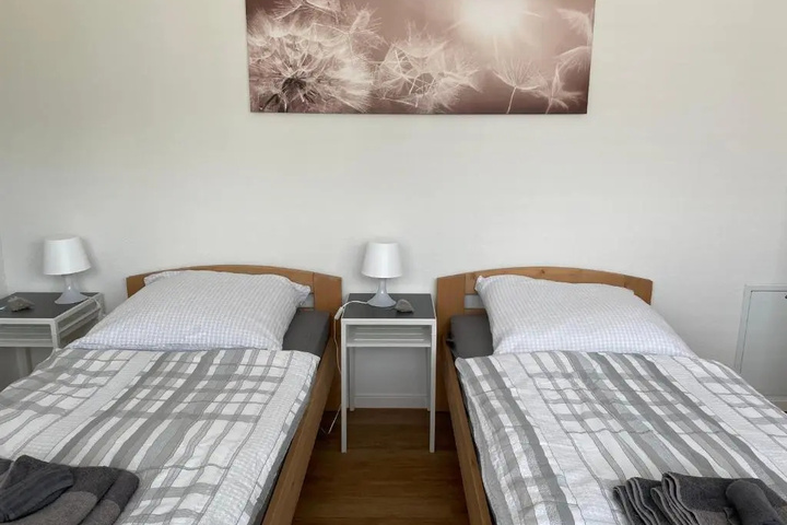 Room 6 of 13