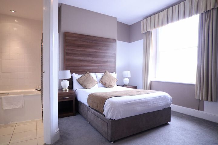 Room 6 of 50