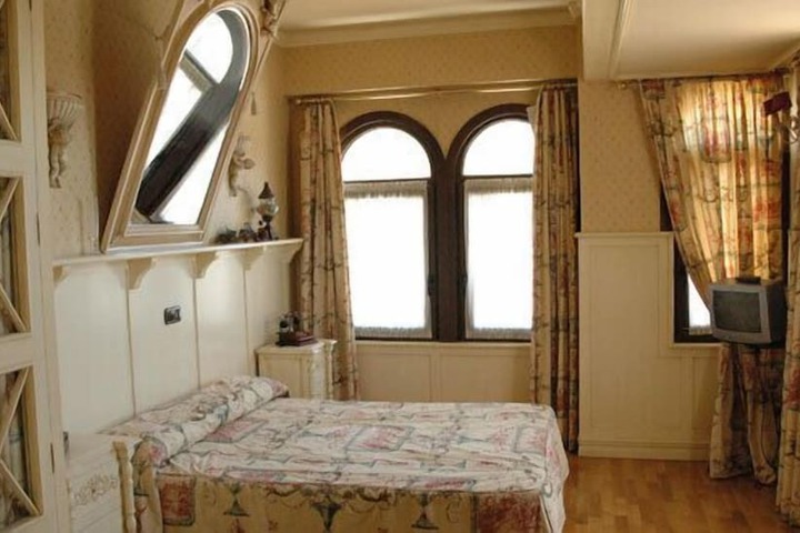 Room 16 of 58