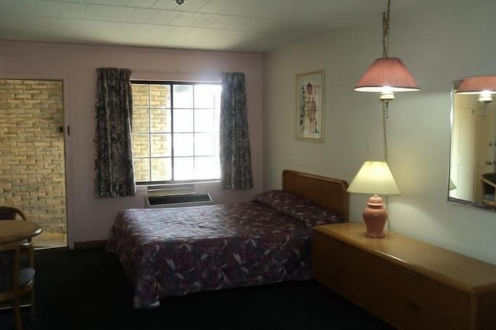 Room 4 of 20