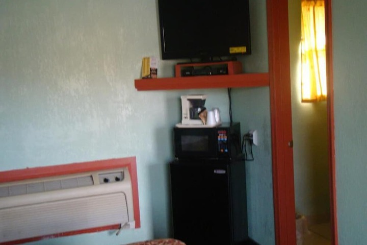 Room 4 of 6