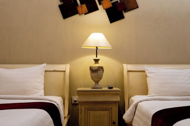 Room 5 of 180