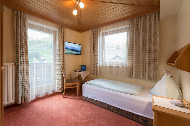 Room 6 of 35