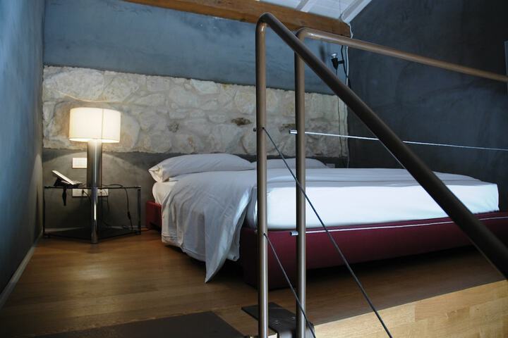Room 5 of 38