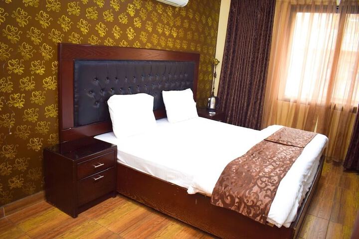 Room 4 of 13