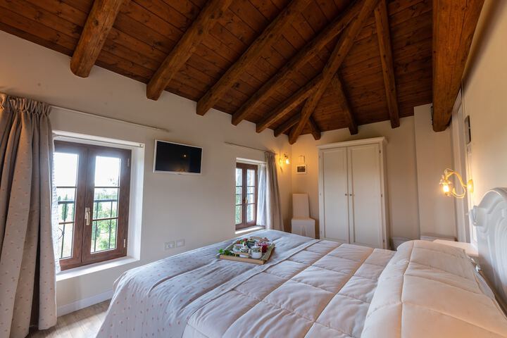 Room 6 of 28