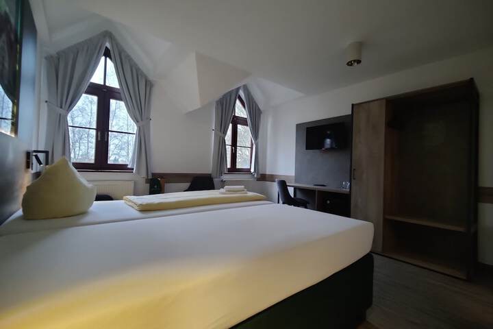 Room 12 of 73