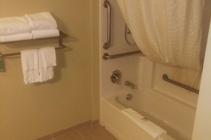 2 Queen Beds (6 of 8)