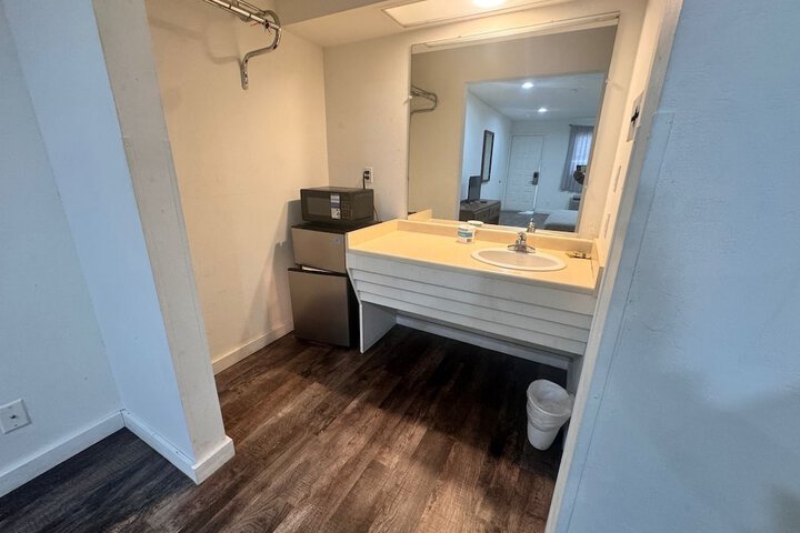 Room 21 of 35