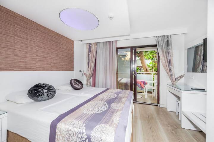 Room 9 of 50