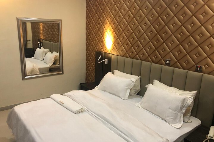 Room 11 of 44