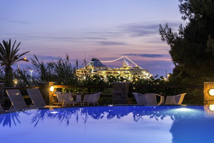 Hotel Pool