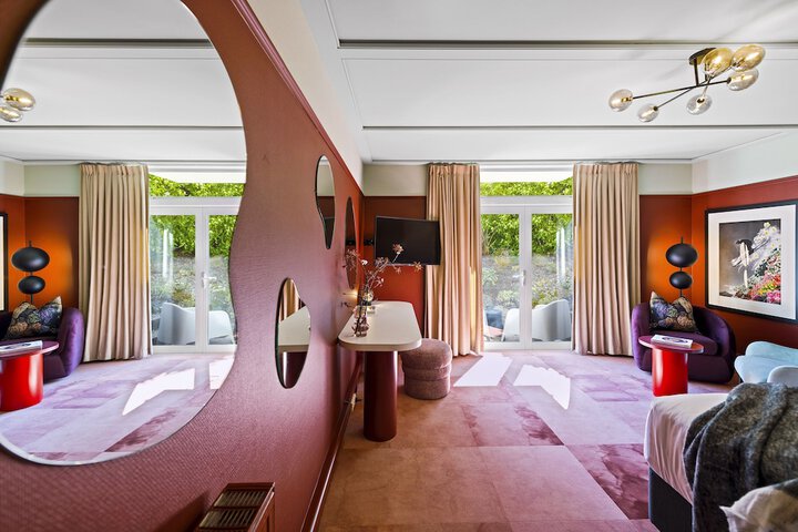 Room 8 of 32