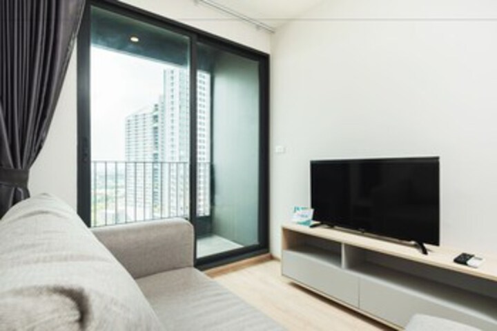 Room 8 of 10
