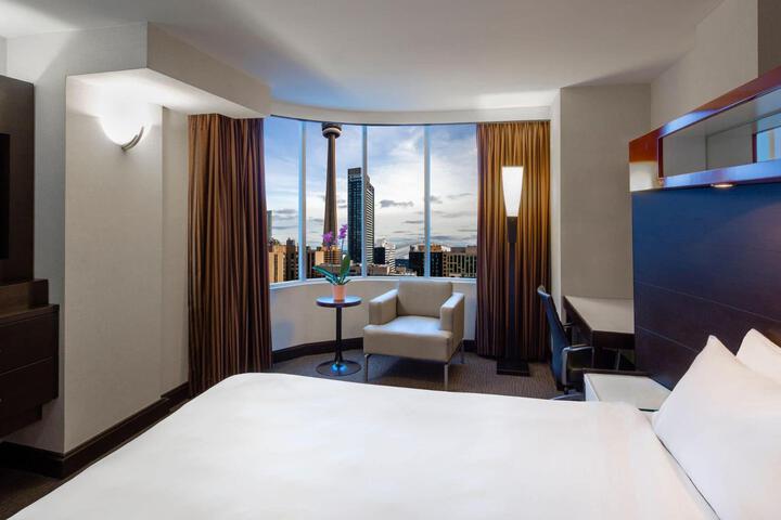 1 King Bed (2 of 10)