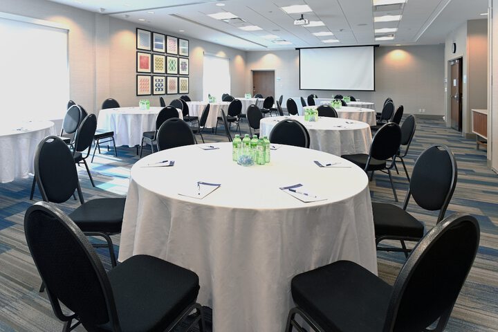 Ballroom/Hall 34 of 46