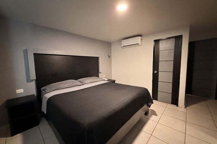 Room 10 of 30