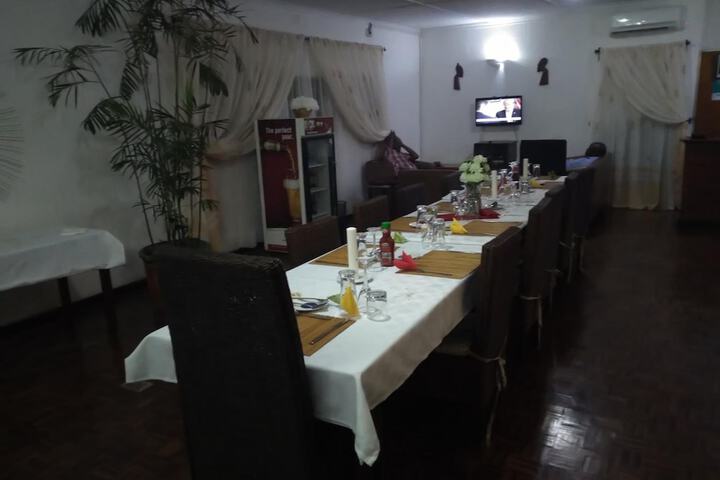 Dining 30 of 42