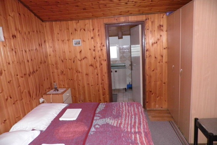 Room 4 of 74