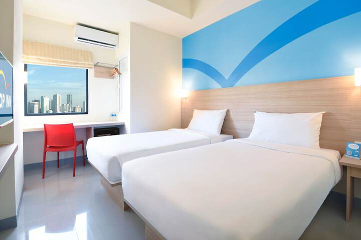 Room 11 of 28