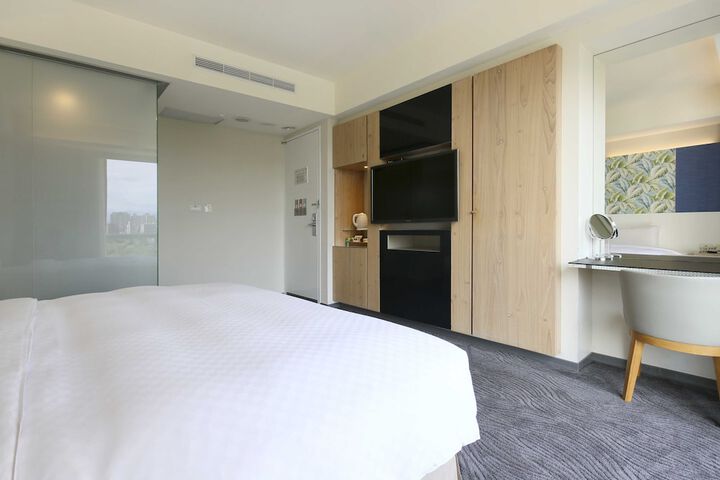 Room 17 of 145