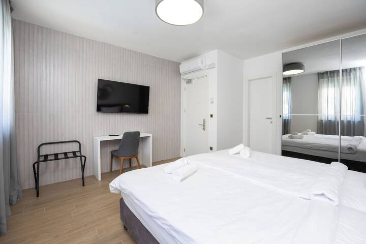 Room 19 of 169
